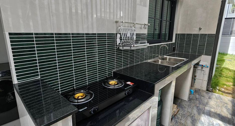 For rent 4 bedrooms house in Bang Phli, Samut Prakan