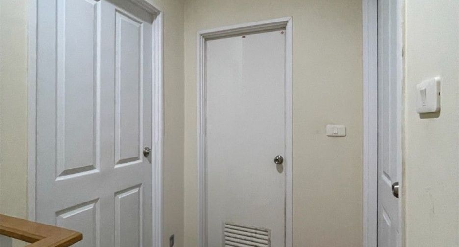 For sale 3 bedrooms townhouse in Prawet, Bangkok