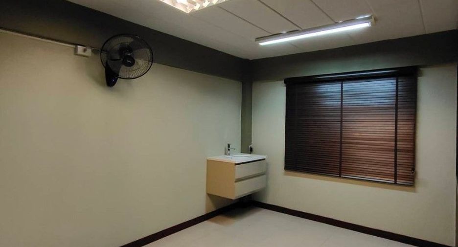 For sale 5 bedrooms retail Space in Min Buri, Bangkok