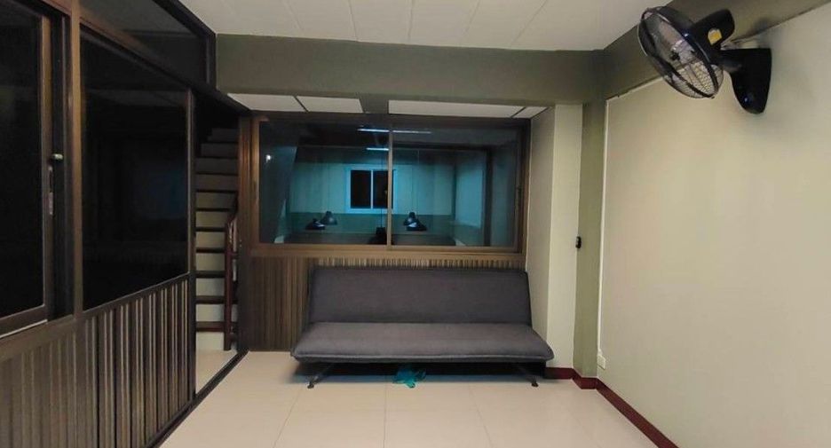 For sale 5 bedrooms retail Space in Min Buri, Bangkok