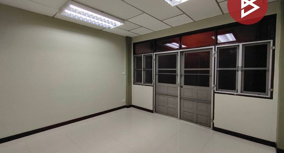 For sale 5 bedrooms retail Space in Min Buri, Bangkok
