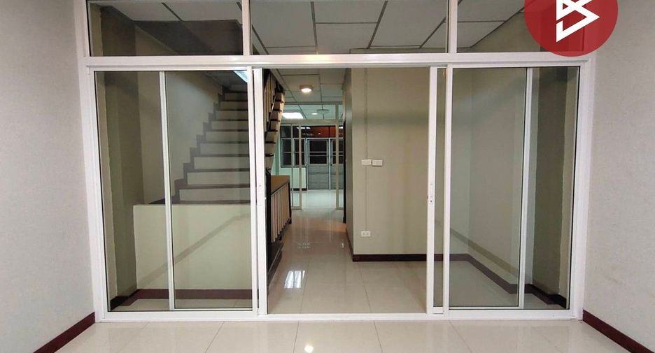 For sale 5 bedrooms retail Space in Min Buri, Bangkok