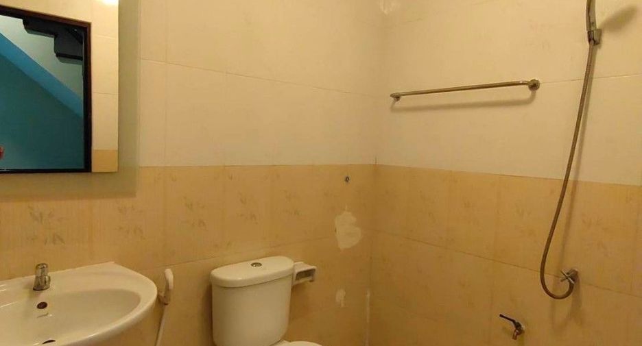 For sale 5 bedrooms retail Space in Min Buri, Bangkok
