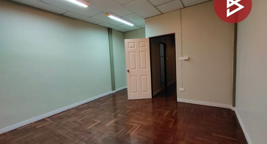 For sale 5 bedrooms retail Space in Min Buri, Bangkok