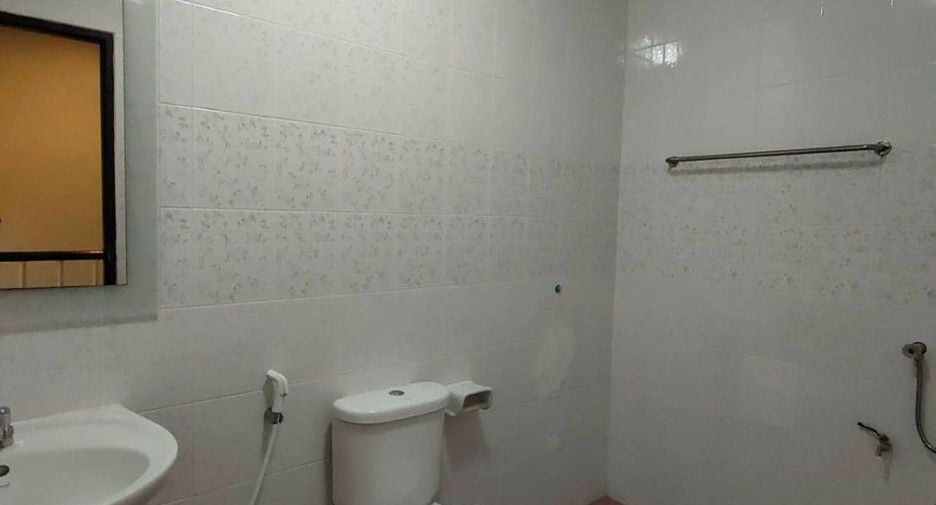 For sale 5 bedrooms retail Space in Min Buri, Bangkok