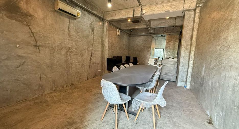 Oficina en venta en Si Racha, Chonburi