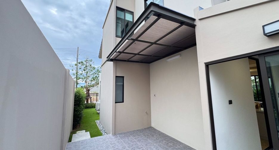 For sale 3 bedrooms villa in Bang Lamung, Chonburi