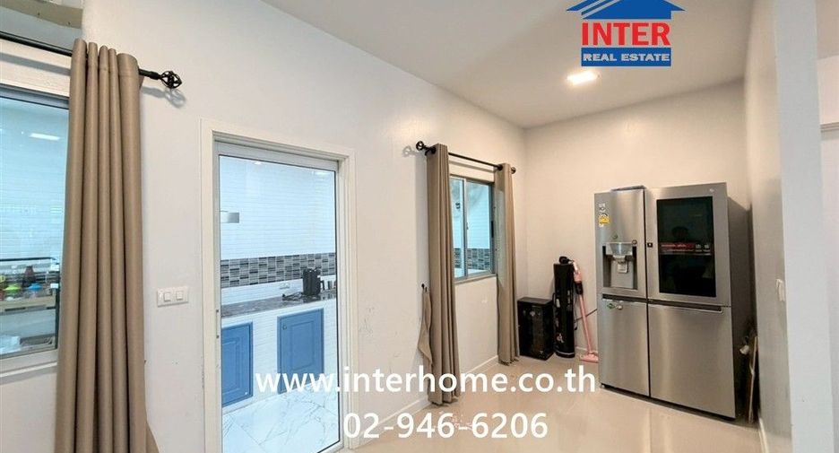 For sale 3 bedrooms townhouse in Mueang Pathum Thani, Pathum Thani
