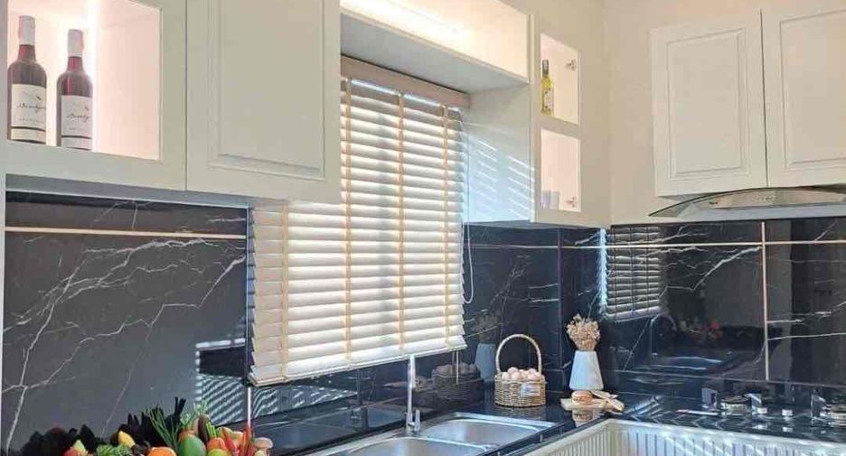 Villa en alquiler de 4 habitaciones en Bang Lamung, Chonburi