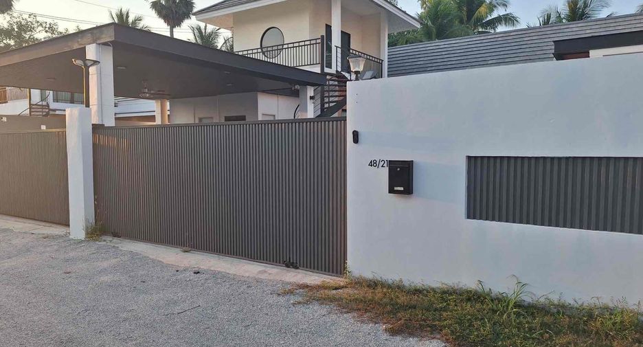 Villa en alquiler de 4 habitaciones en Bang Lamung, Chonburi