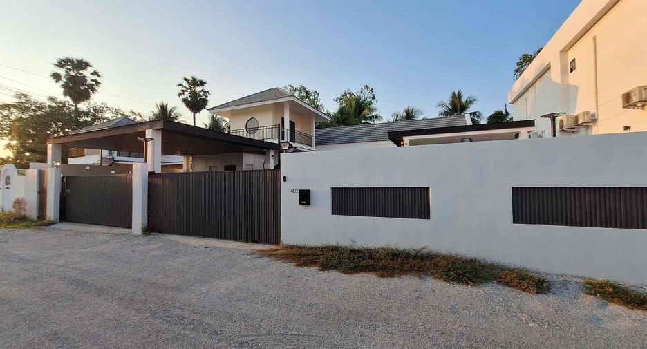 Villa en alquiler de 4 habitaciones en Bang Lamung, Chonburi
