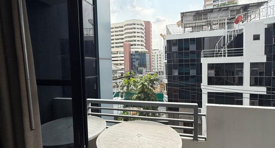 For sale 5 bedrooms retail Space in Watthana, Bangkok