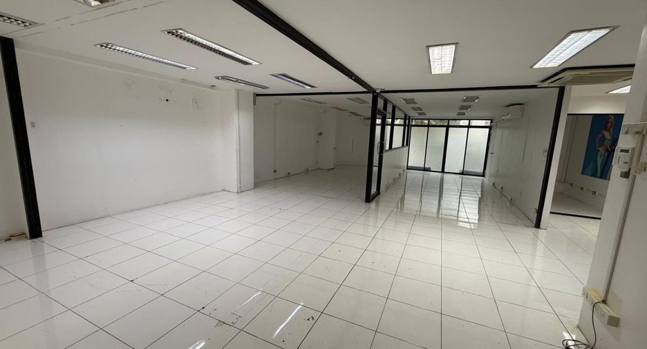 For sale 5 bedrooms retail Space in Watthana, Bangkok