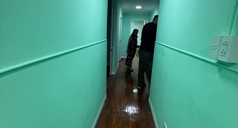 For sale 5 bedrooms retail Space in Watthana, Bangkok