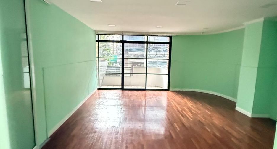 For sale 5 bedrooms retail Space in Watthana, Bangkok