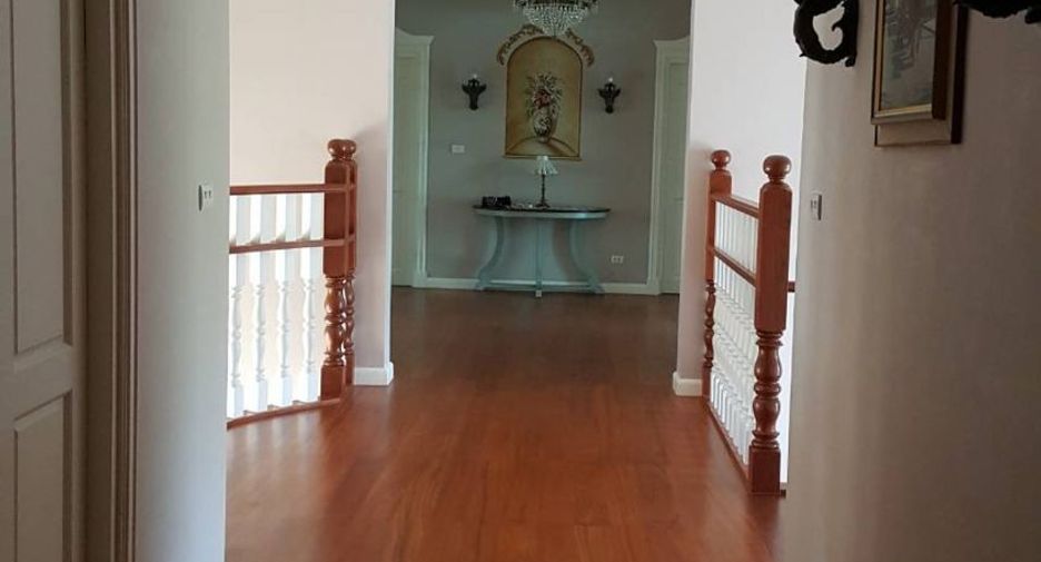 For sale 5 bedrooms house in Mueang Chon Buri, Chonburi