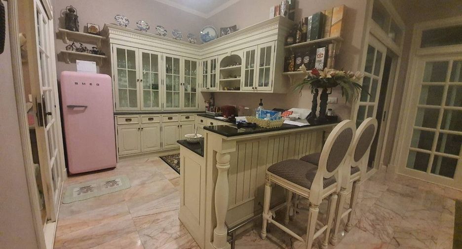 For sale 5 bedrooms house in Mueang Chon Buri, Chonburi
