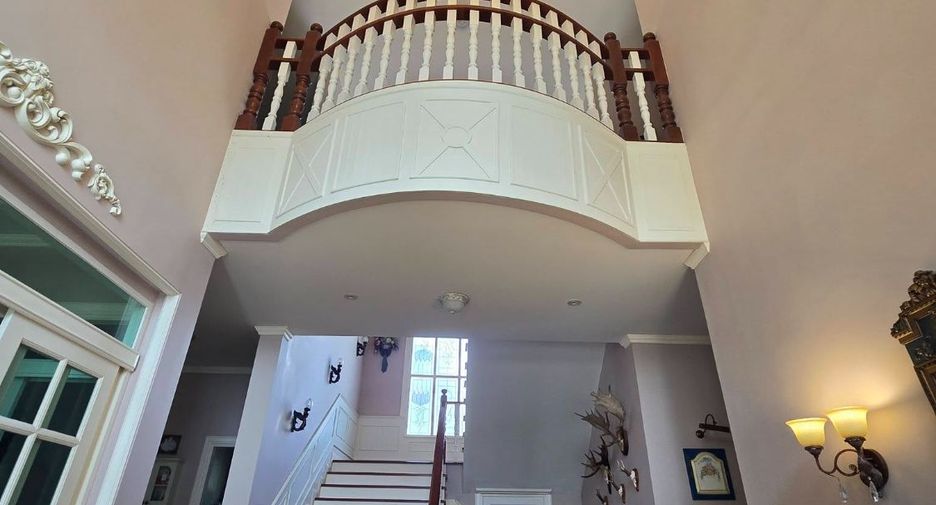 For sale 5 bedrooms house in Mueang Chon Buri, Chonburi