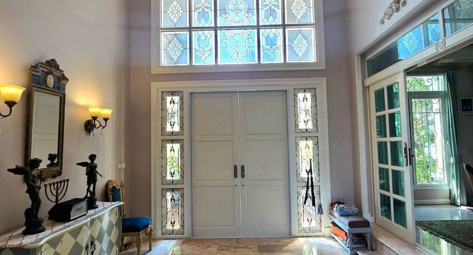 For sale 5 bedrooms house in Mueang Chon Buri, Chonburi