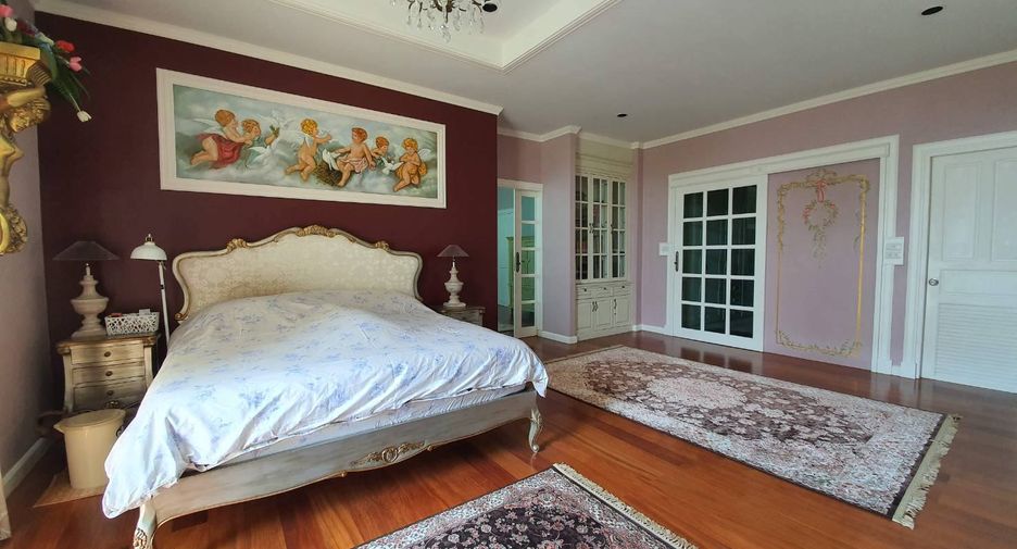 For sale 5 bedrooms house in Mueang Chon Buri, Chonburi