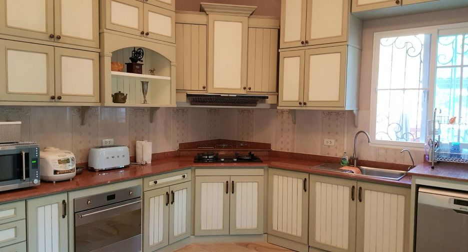 For sale 5 bedrooms house in Mueang Chon Buri, Chonburi