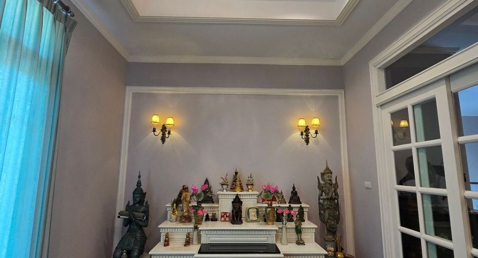 For sale 5 bedrooms house in Mueang Chon Buri, Chonburi