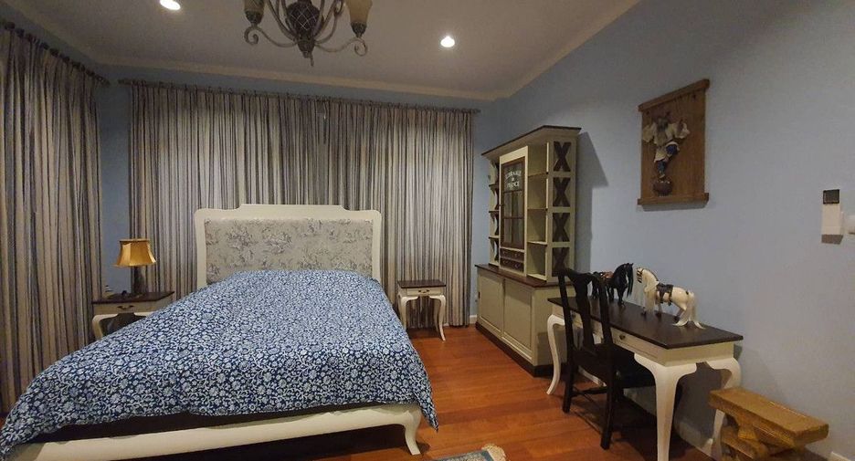 For sale 5 bedrooms house in Mueang Chon Buri, Chonburi