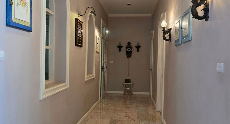 For sale 5 bedrooms house in Mueang Chon Buri, Chonburi