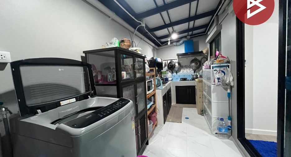 For sale 4 bedrooms townhouse in Lat Lum Kaeo, Pathum Thani