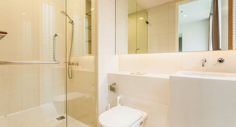 For rent 3 bedrooms condo in Khlong Toei, Bangkok