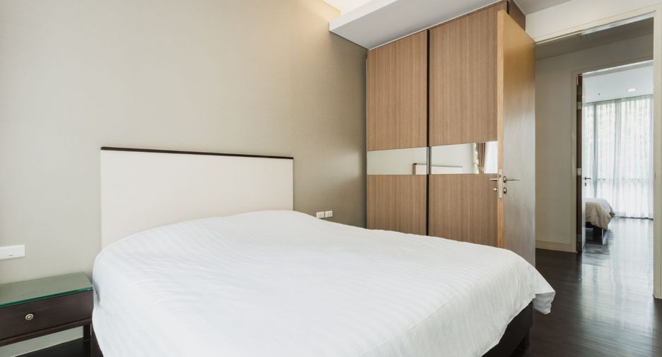 For rent 3 bedrooms condo in Khlong Toei, Bangkok