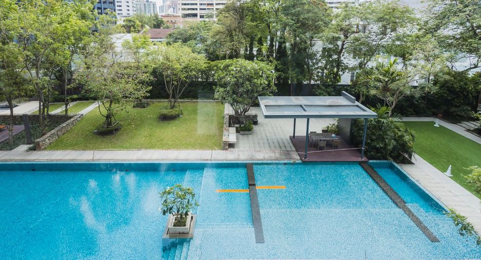 For rent 3 bedrooms condo in Khlong Toei, Bangkok