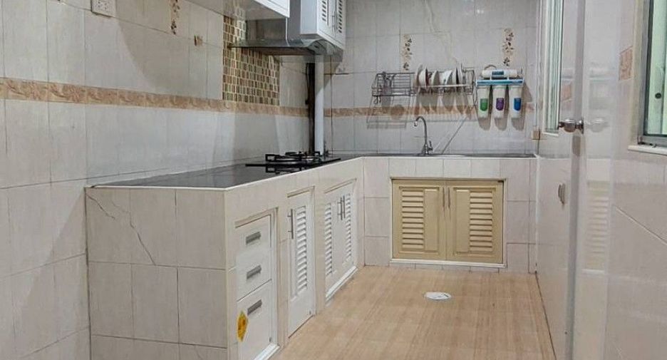 For sale 3 bedrooms townhouse in Mueang Samut Prakan, Samut Prakan