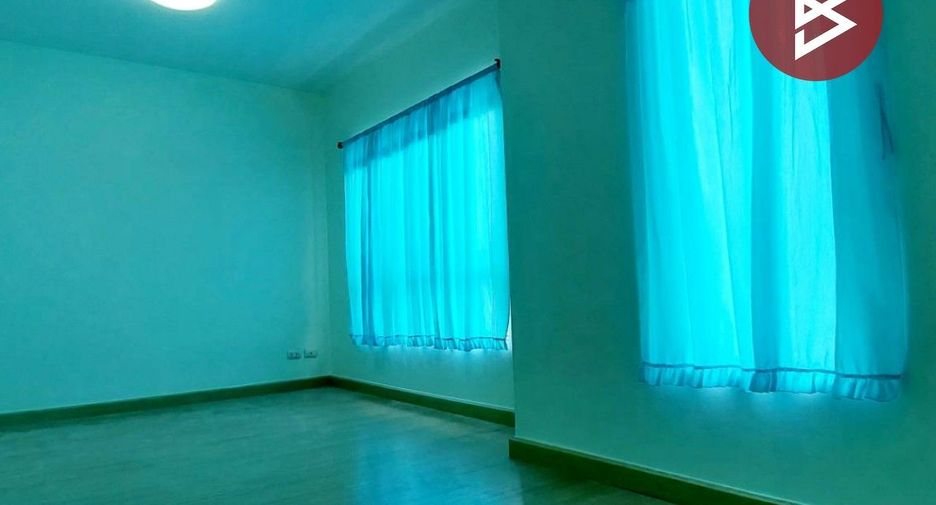 For sale 3 bedrooms townhouse in Mueang Samut Prakan, Samut Prakan