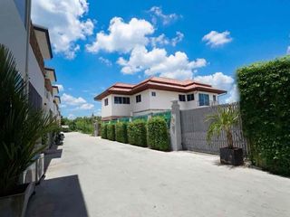 Haus zum Kauf mit 7 Zimmer in Bang Lamung, Chonburi