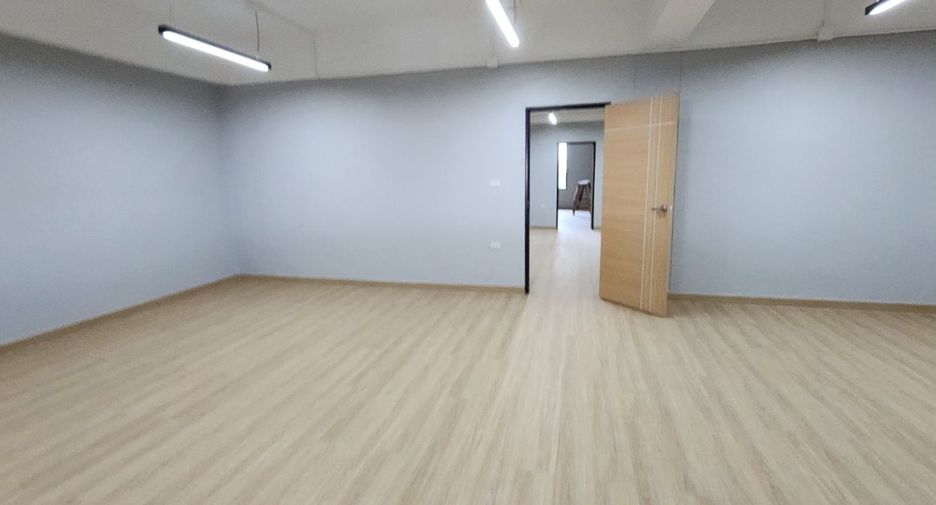 出售 3 卧室 仓库 在 Khlong Luang, Pathum Thani