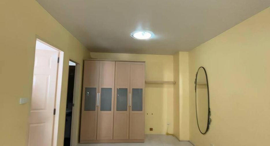 Condo en alquiler de 3 habitaciones en Khlong San, Bangkok
