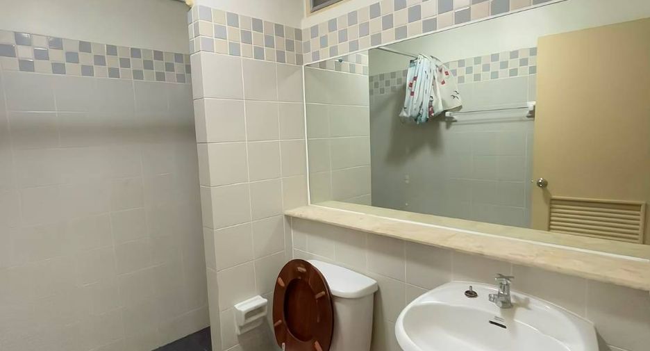 Condo en alquiler de 3 habitaciones en Khlong San, Bangkok