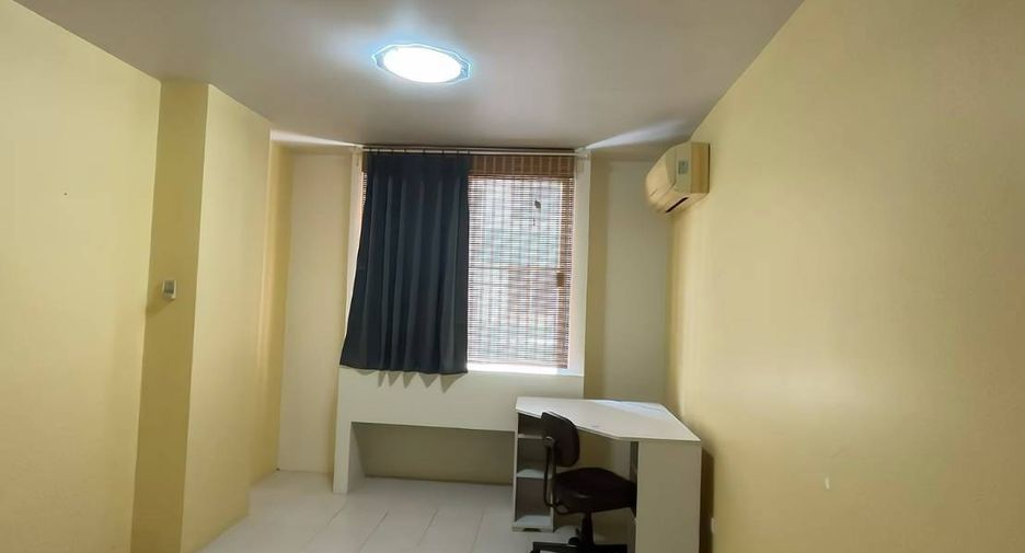 Condo en alquiler de 3 habitaciones en Khlong San, Bangkok