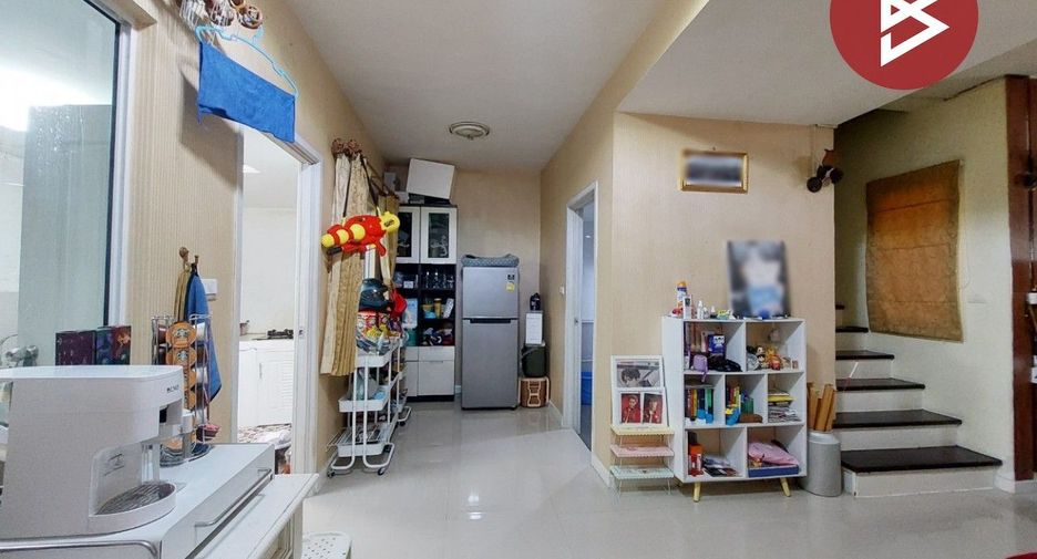 Casa adosada en venta de 3 habitaciones en Bang Khun Thian, Bangkok