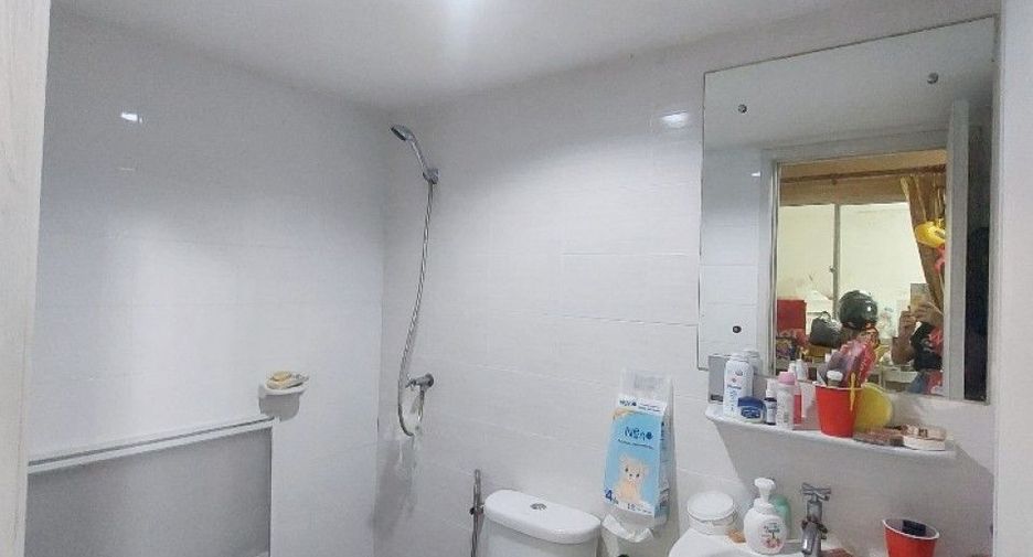 Casa adosada en venta de 3 habitaciones en Bang Khun Thian, Bangkok