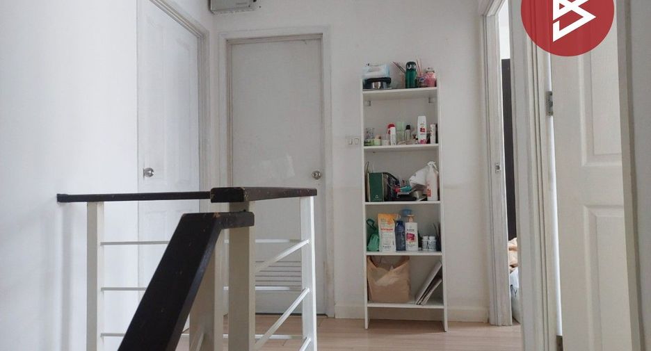 Casa adosada en venta de 3 habitaciones en Bang Khun Thian, Bangkok