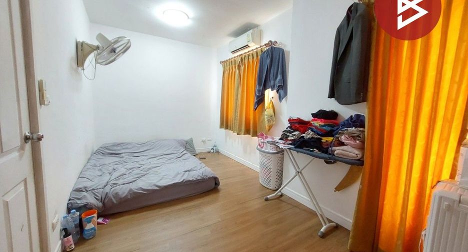 Casa adosada en venta de 3 habitaciones en Bang Khun Thian, Bangkok