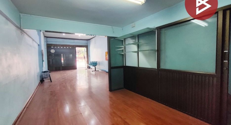 For sale 3 bedrooms retail Space in Thon Buri, Bangkok