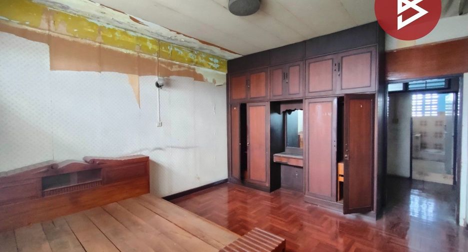 For sale 3 bedrooms retail Space in Thon Buri, Bangkok