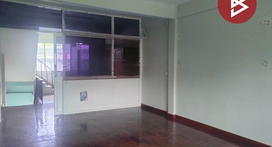 For sale 3 bedrooms retail Space in Thon Buri, Bangkok