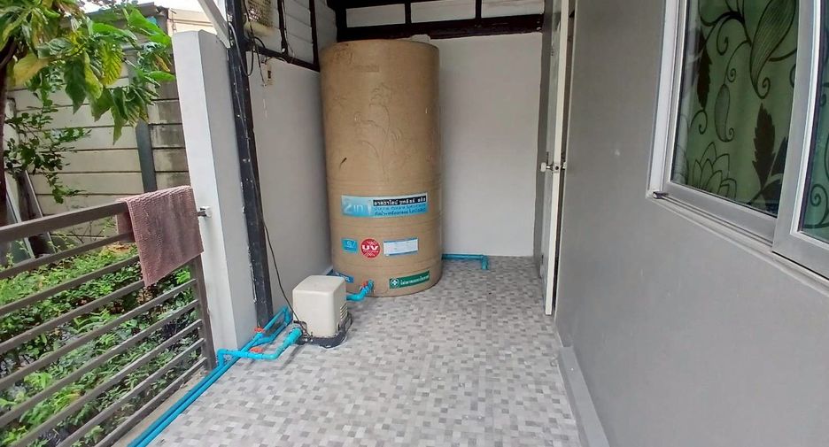 For rent 3 bedrooms townhouse in Pak Kret, Nonthaburi