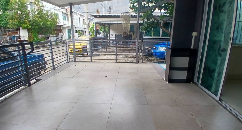 For rent 3 bedrooms townhouse in Pak Kret, Nonthaburi