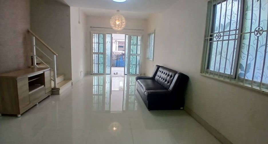 For rent 3 bedrooms townhouse in Pak Kret, Nonthaburi