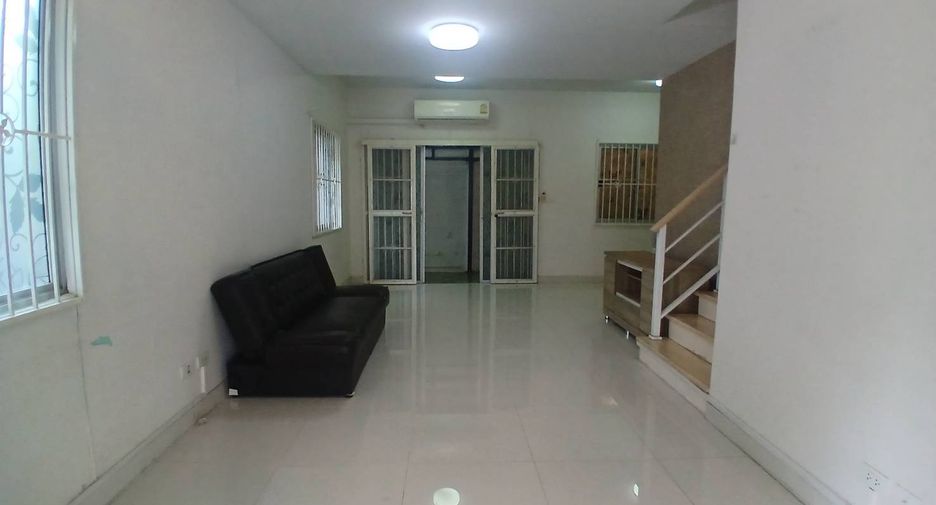 For rent 3 bedrooms townhouse in Pak Kret, Nonthaburi